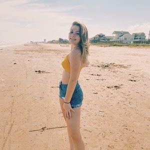 Meet your Posher, Alexandra